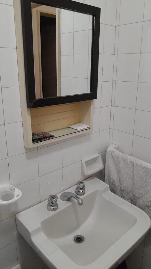 Habitacion Con Bano Privado Un Piso Por Escalera Buenos Aires Exterior photo
